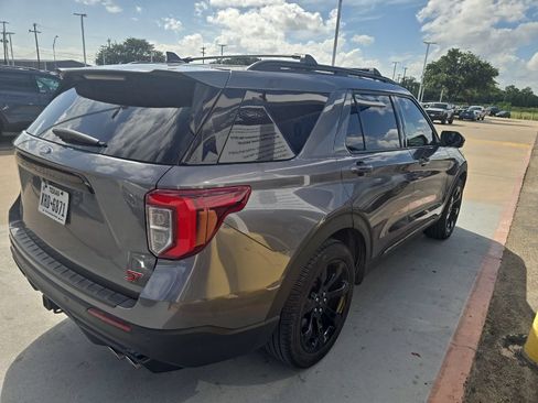 Used 2022 Ford Explorer ST w/ ST High-Performance Pack AWD/4WD image 3
