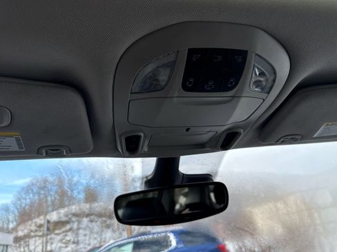 Used 2024 Chrysler Pacifica Limited image 21