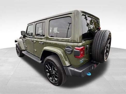 Used 2024 Jeep Wrangler Unlimited Sahara w/ Technology Group AWD/4WD image 5