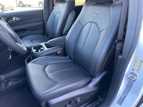 New 2026 Chrysler Pacifica Select image 65