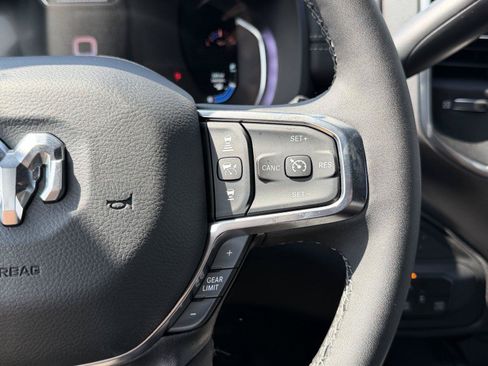Used 2025 RAM 2500 Laramie AWD/4WD image 22