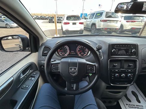 Used 2016 Dodge Grand Caravan FWD image 26