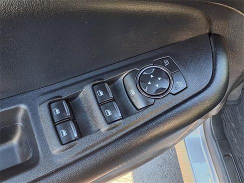Used 2022 Ford Edge SE w/ Black Appearance Package image 17