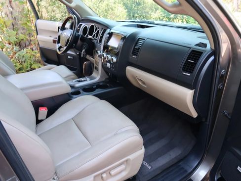 Used 2012 Toyota Sequoia Platinum AWD/4WD image 40