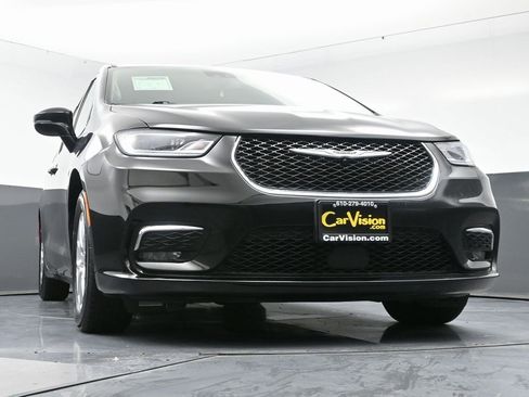 Used 2024 Chrysler Pacifica Touring-L image 50