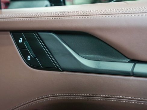 Used 2025 Porsche 911 GTS image 33