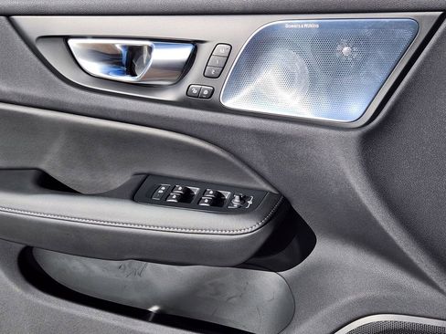 Used 2025 Volvo V60 B5 Cross Country Ultra image 12