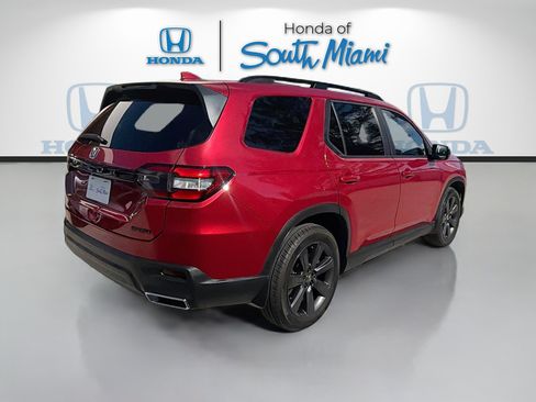 Used 2025 Honda Pilot Sport image 7