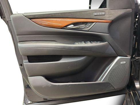 Used 2019 Cadillac Escalade Luxury w/ Escalade Sport Edition image 14