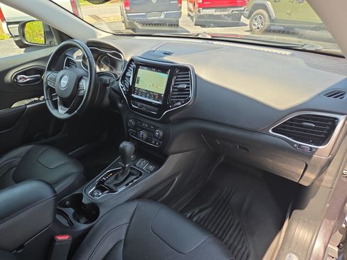 Certified 2019 Jeep Cherokee Limited w/ Trailer Tow Group AWD/4WD image 19