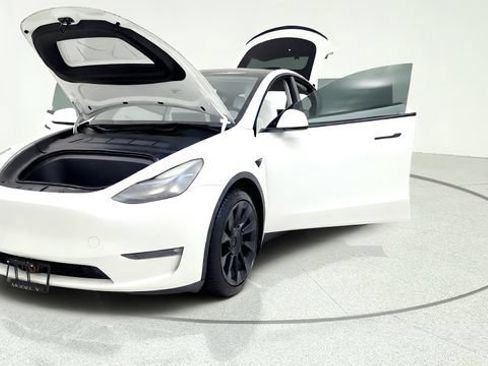 Used 2022 Tesla Model Y Long Range AWD/4WD image 13