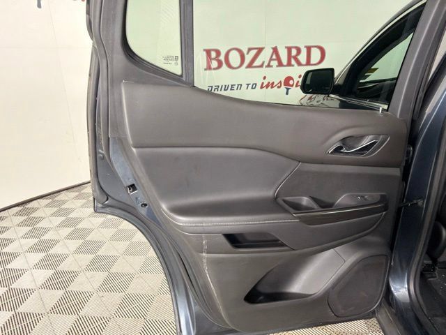 Used 2020 GMC Acadia SLT w/ Premium Package FWD image 33