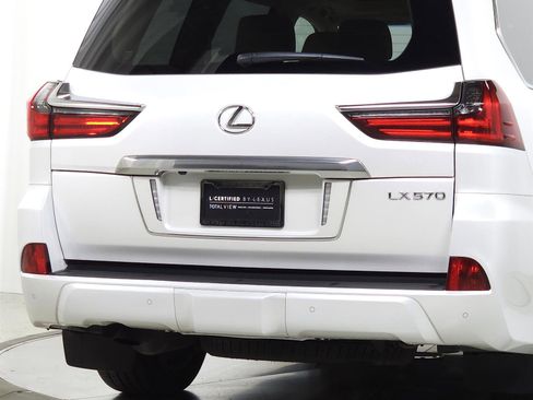 Used 2021 Lexus LX 570 4WD w/ Luxury Package image 10