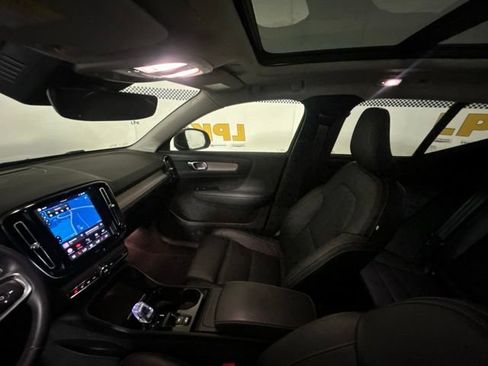 Used 2025 Volvo XC40 B5 Plus AWD/4WD image 29