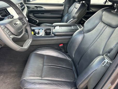 Used 2023 Jeep Wagoneer Series II image 9