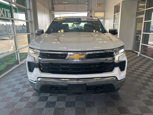 Used 2024 Chevrolet Silverado 1500 LT w/ Z71 Off-Road Package AWD/4WD image 2