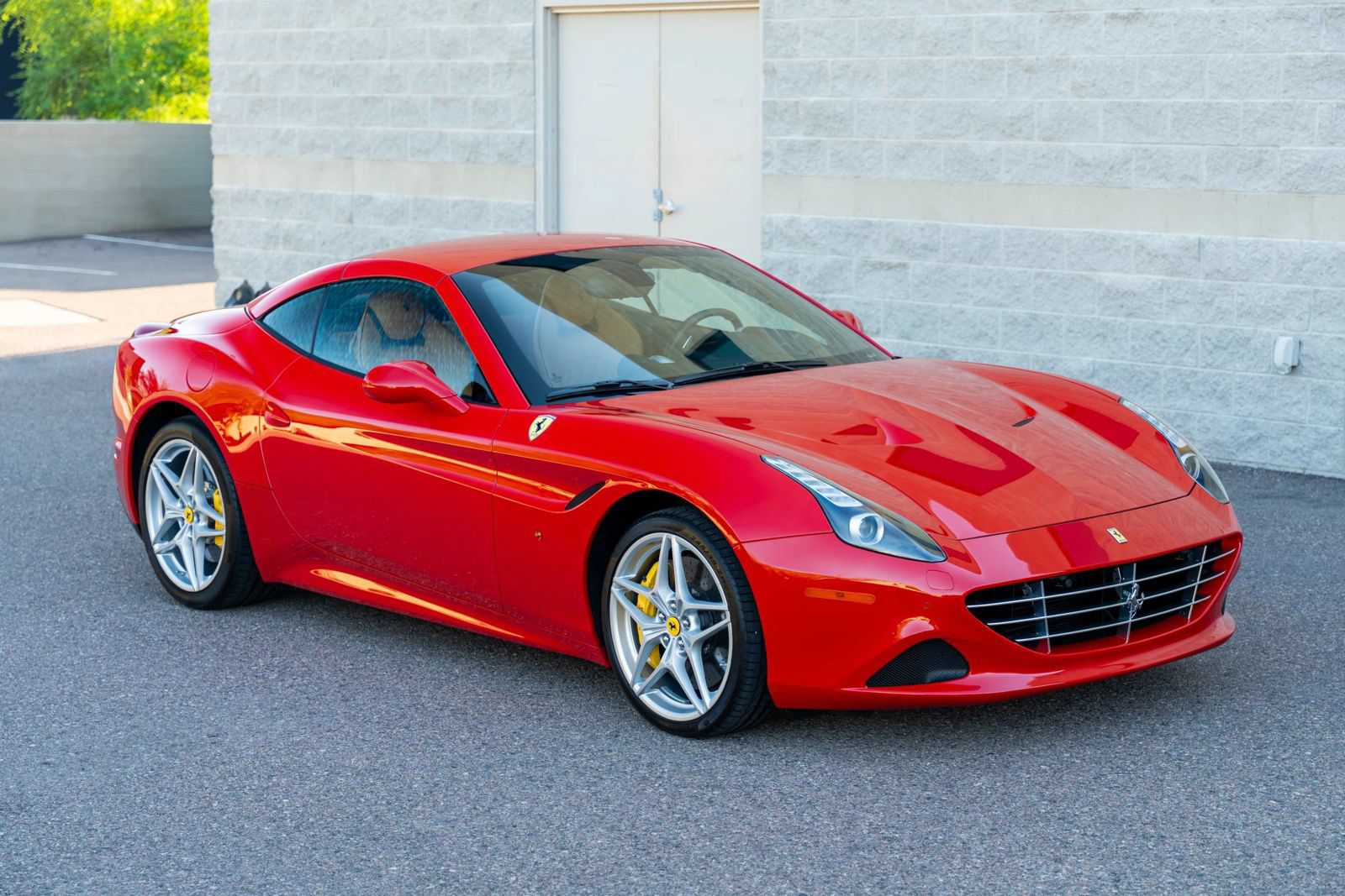 Used 2015 Ferrari California T RWD image 27