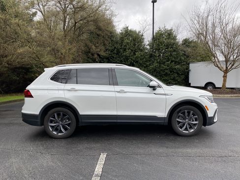 Used 2023 Volkswagen Tiguan SE image 10