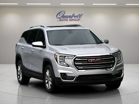 Used 2022 GMC Terrain SLT w/ Infotainment Package II AWD/4WD image 2