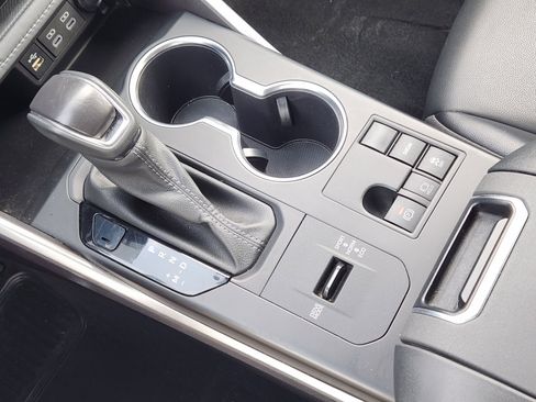 Used 2024 Toyota Highlander XSE image 19