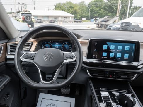 Used 2024 Volkswagen Atlas SE image 19