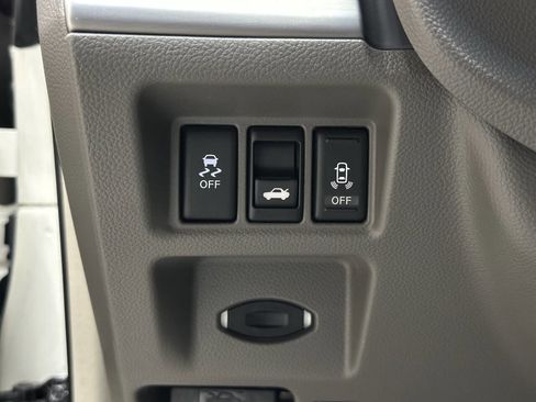 Used 2011 INFINITI G37 Journey w/ Premium Pkg image 22