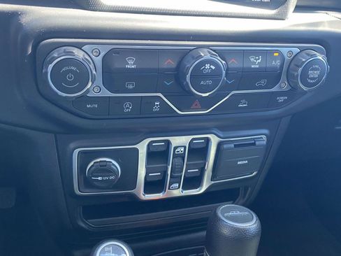 Used 2021 Jeep Gladiator Willys image 10