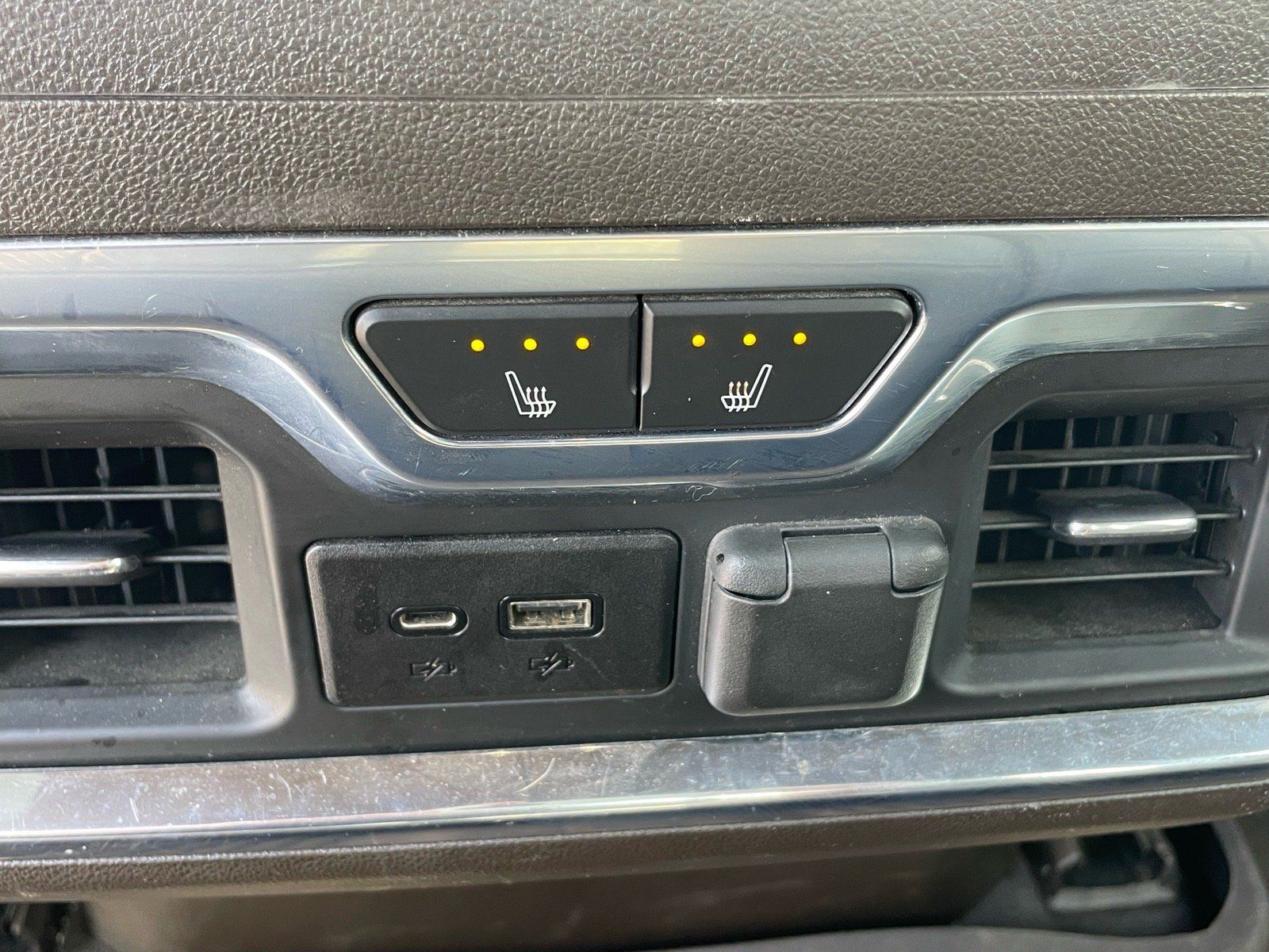 Used 2021 Chevrolet Silverado 1500 LTZ w/ LTZ Premium Package AWD/4WD image 18