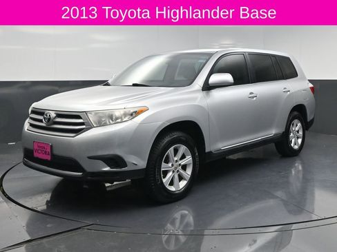 Used 2013 Toyota Highlander FWD image 2