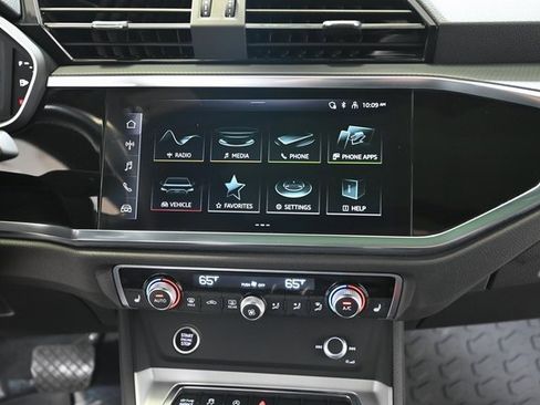 Used 2024 Audi Q3 2.0T Premium image 5