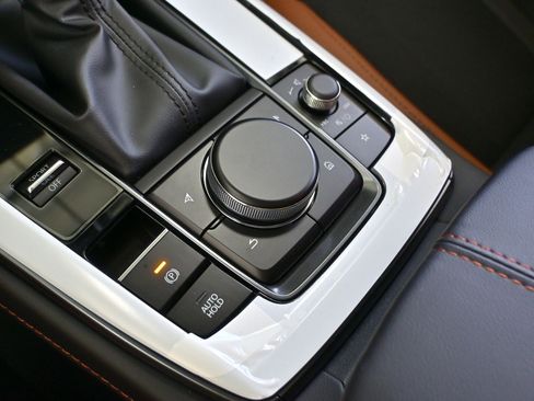 New 2025 MAZDA CX-30 Carbon image 23