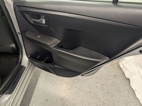 Used 2015 Toyota Camry LE image 30