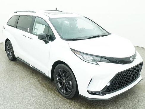New 2026 Toyota Sienna XSE FWD image 10