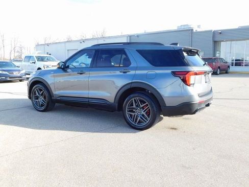 Used 2025 Ford Explorer ST-Line w/ ST-Line Street Pack image 5