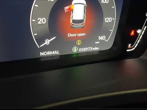 Used 2025 Honda Pilot Elite image 3