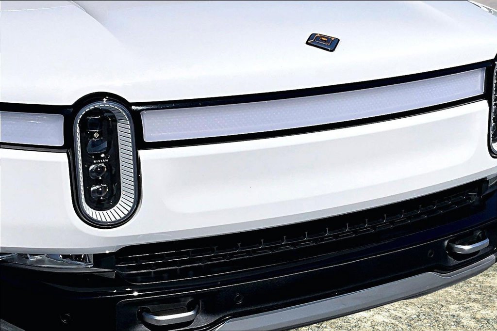 Used 2023 Rivian R1S Adventure Quad AWD/4WD image 33