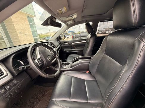 Used 2019 Toyota Highlander XLE FWD image 10