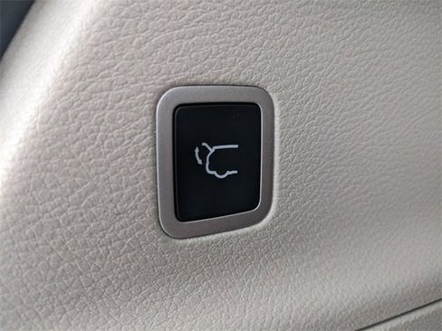 Used 2023 Chrysler Pacifica Limited image 10