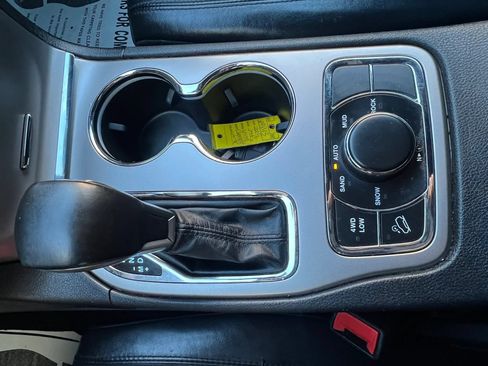 Used 2019 Jeep Grand Cherokee Limited AWD/4WD image 24