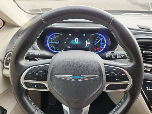 Used 2018 Chrysler Pacifica Touring-L image 19