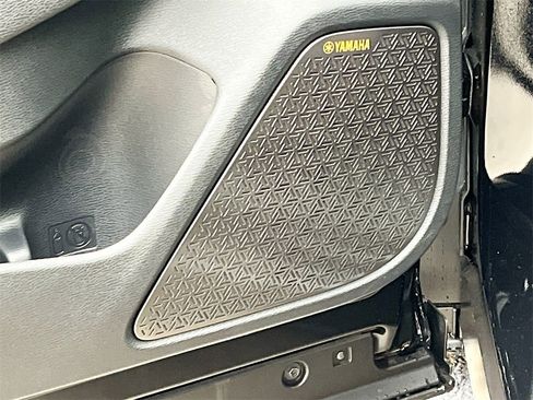 New 2025 Mitsubishi Outlander SE image 31