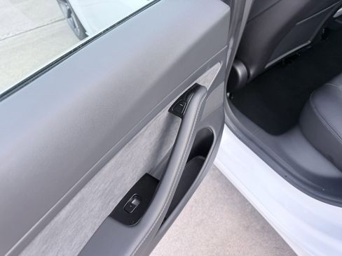 Used 2020 Tesla Model 3 Long Range image 32