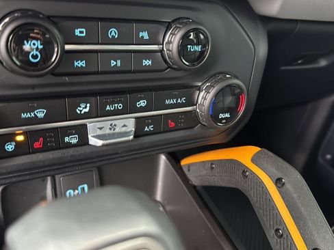 Used 2023 Ford Bronco Badlands image 25