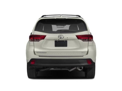 Used 2019 Toyota Highlander XLE FWD image 5