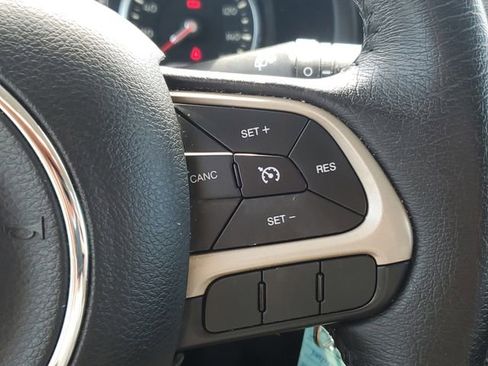 Used 2015 Jeep Renegade Latitude AWD/4WD image 24