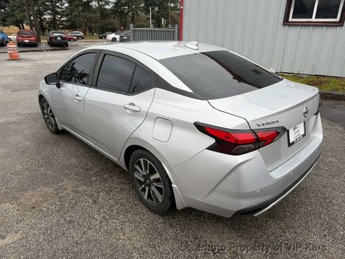 Used 2022 Nissan Versa SV FWD image 7