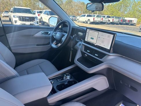 New 2026 Ford Explorer Active w/ Active Comfort Package RWD image 9