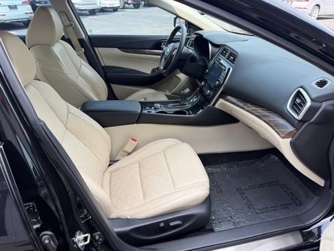 Used 2016 Nissan Maxima Platinum w/ Interior Lighting Package FWD image 25