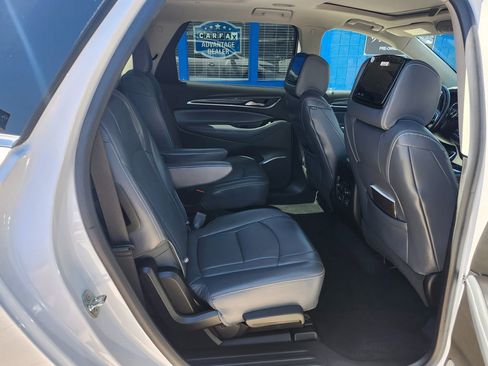 Used 2018 Buick Enclave Premium w/ Experience Buick Package FWD image 20
