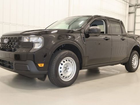 New 2025 Ford Maverick XL image 4